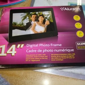Aluratek 14" digital photo frame